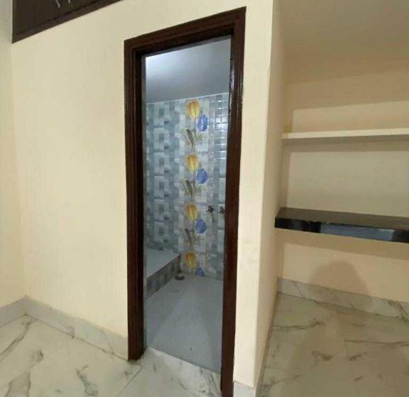 Отель Spot On Samrat