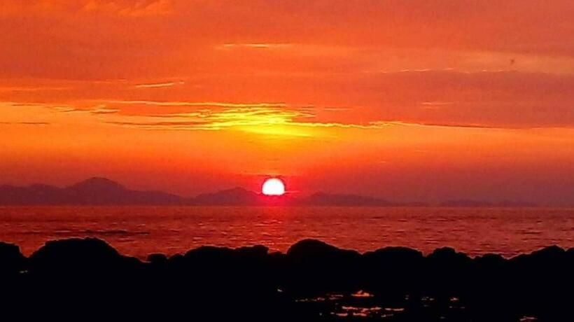 Отель Sunset Beach Bungalow Koh Pu