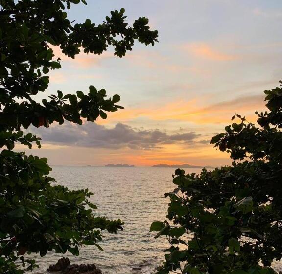 Отель Sunset Beach Bungalow Koh Pu