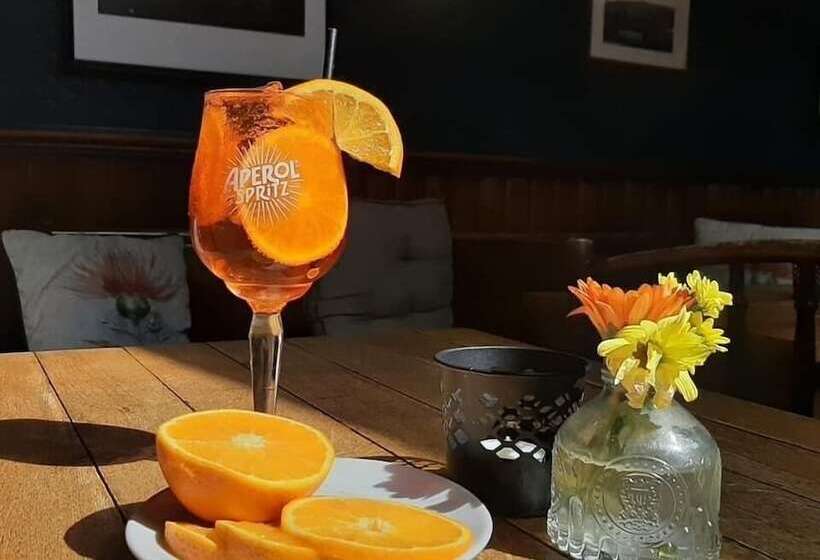 فندق The Rhu Inn