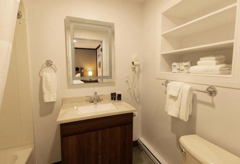 Motel 7 Inn & Suites