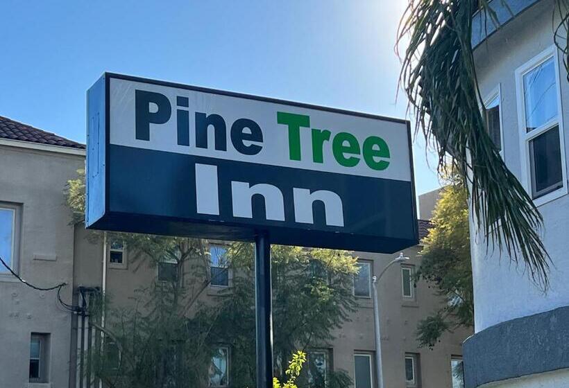 فندق على الطريق Pine Tree Inn