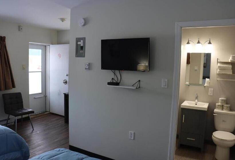 فندق على الطريق Timberland Inn & Restaurant