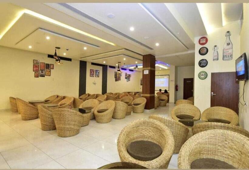 Oyo 81082 Hotel Sukoon