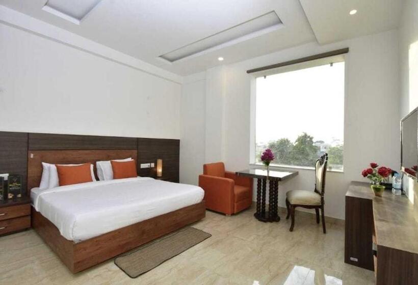 Oyo 81082 Hotel Sukoon