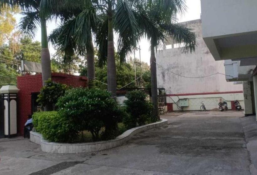 Oyo Hotel Family Ties