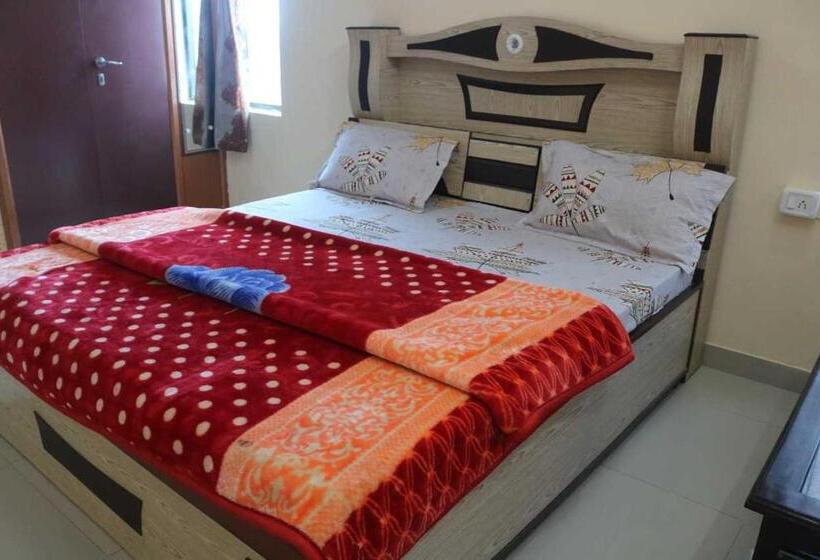 Oyo Hotel Purnima Palace