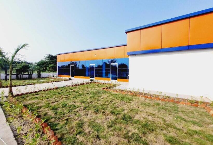 Oyo Hotel Shiva & Restaurant