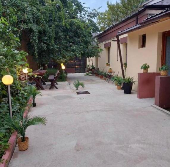 پانسیون Ambiennt