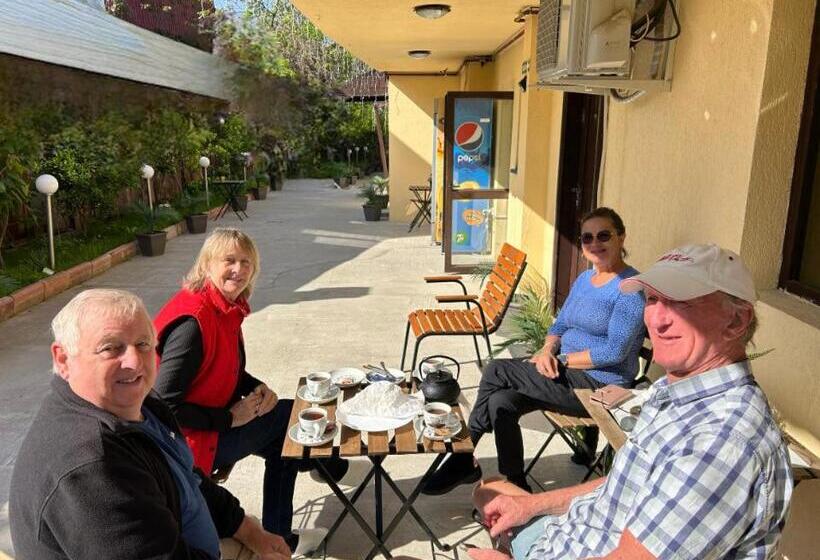 پانسیون Ambiennt