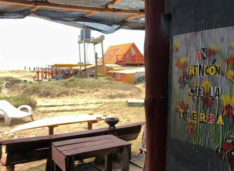 پانسیون Calavera Beach Hostel