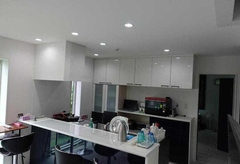 פנסיון Cloud9   Vacation Stay 46089v