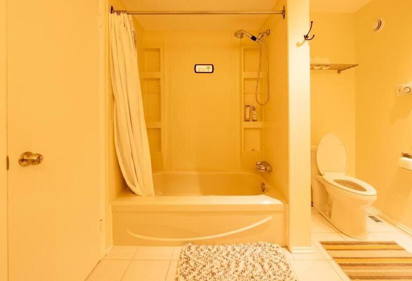 پانسیون Comfortable House Located 10 Minutes From Downtown