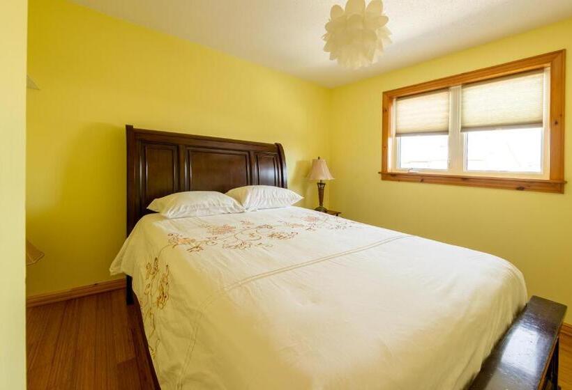 پانسیون Comfortable House Located 10 Minutes From Downtown