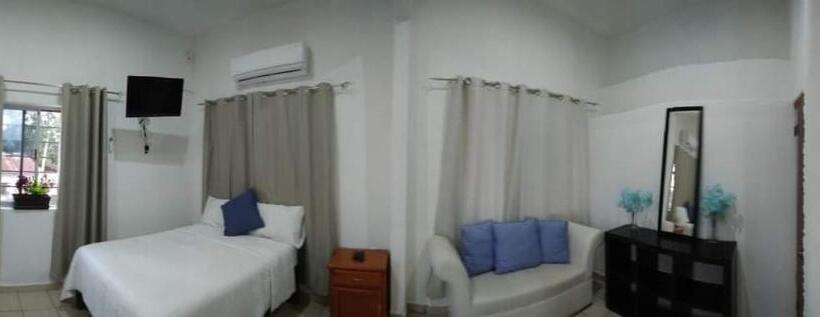 بنسيون Los Arcos