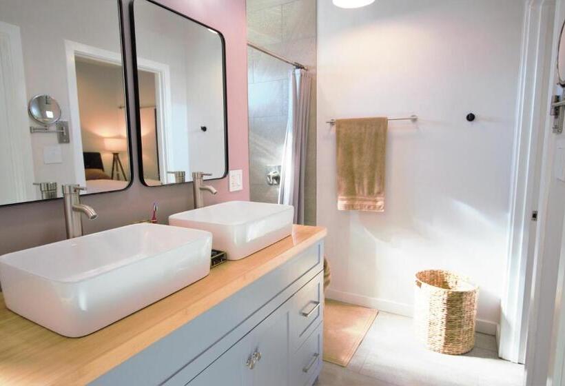 Pansiyon Modern Executive Suite W/ Kitchenette And Laundry