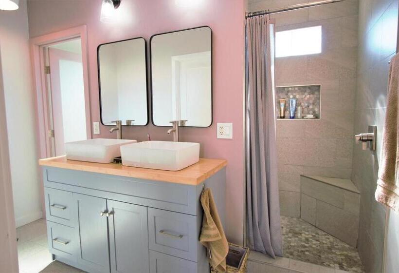 Pansiyon Modern Executive Suite W/ Kitchenette And Laundry