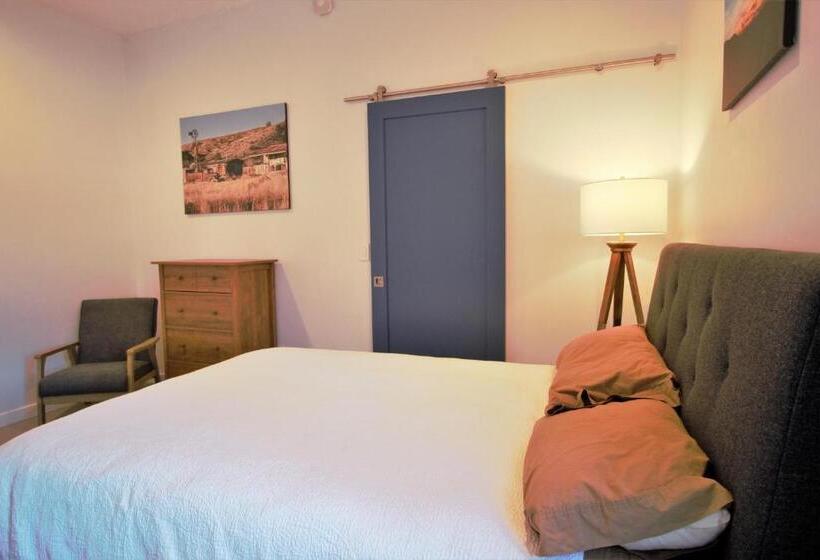 Pansiyon Modern Executive Suite W/ Kitchenette And Laundry