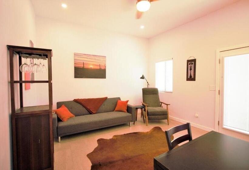 Pansiyon Modern Executive Suite W/ Kitchenette And Laundry