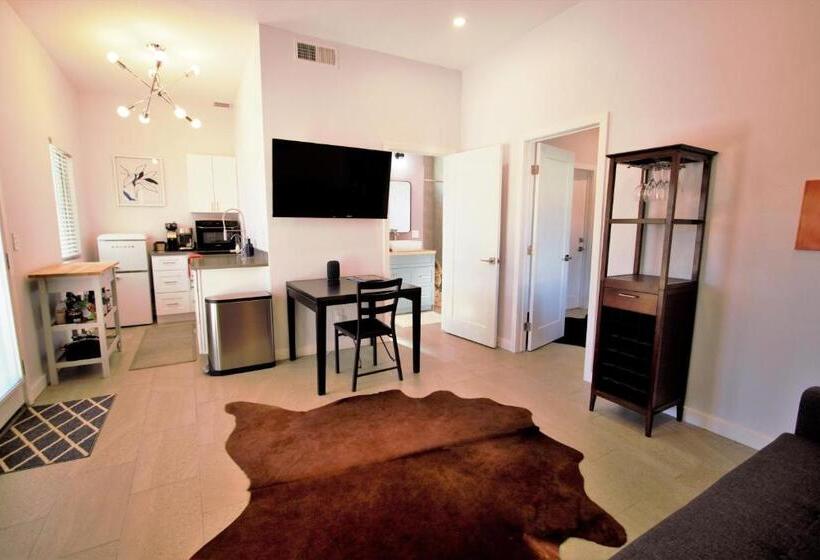 Pansiyon Modern Executive Suite W/ Kitchenette And Laundry