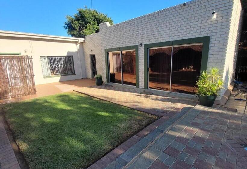 ペンション Molopo Naledi Guest Lodge