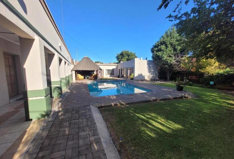 بنسيون Molopo Naledi Guest Lodge