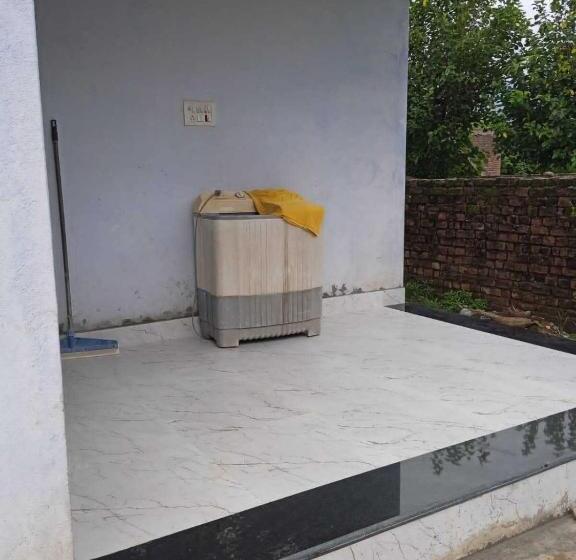 بنسيون Oyo Home Neeta Homestay