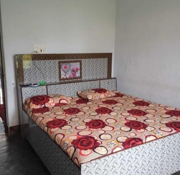 بنسيون Oyo Home Neeta Homestay