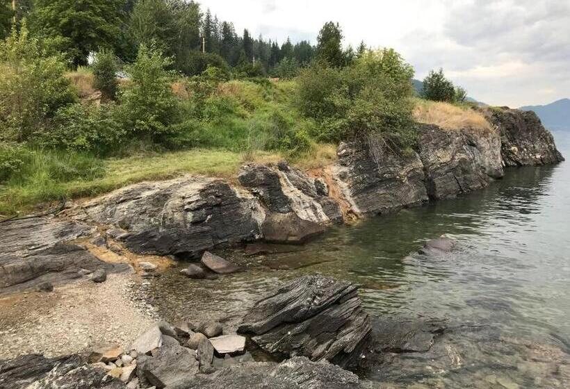 פנסיון Paridisio  In Ainsworth Hot Springs