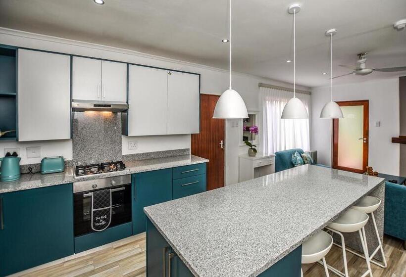 Пансион Penny S Place On Greenway