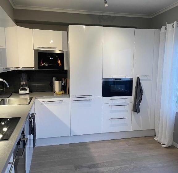 پانسیون Room In Apartment Apartment With One Bedrooms And Parking In The City Of Stavanger