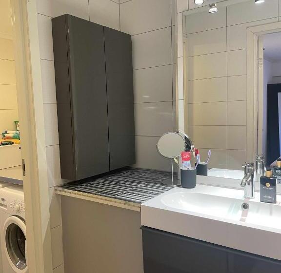 پانسیون Room In Apartment Apartment With One Bedrooms And Parking In The City Of Stavanger