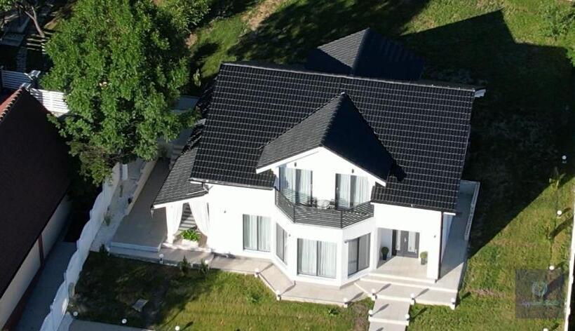 بنسيون Vila White