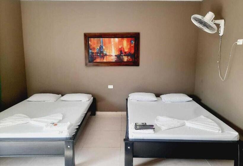 Piscina Y Hotel Cubides Curumani