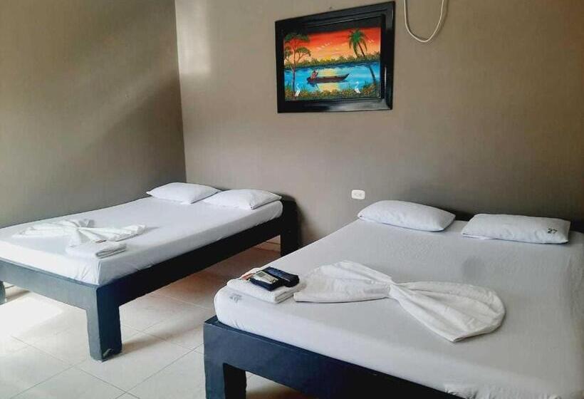 Piscina Y Hotel Cubides Curumani