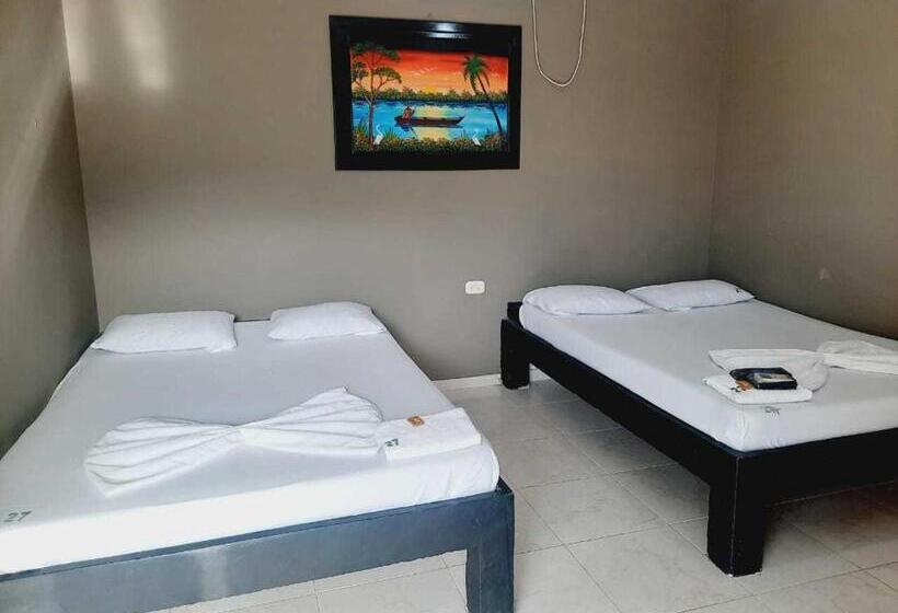 Piscina Y Hotel Cubides Curumani