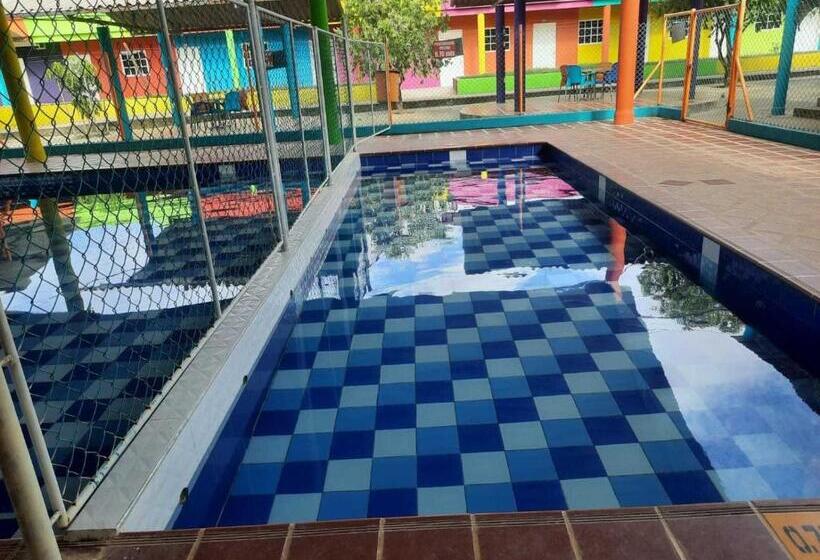 Piscina Y Hotel Cubides Curumani
