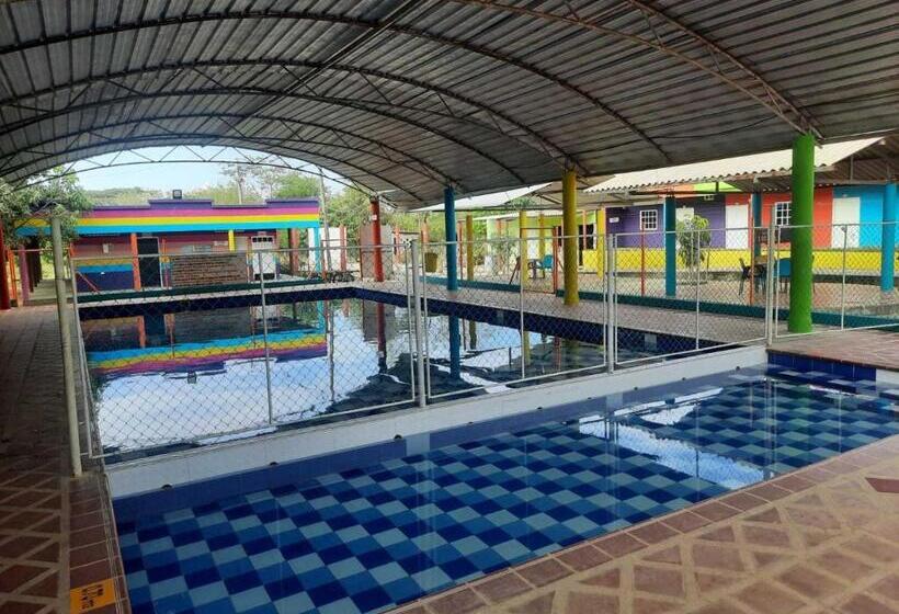 Piscina Y Hotel Cubides Curumani