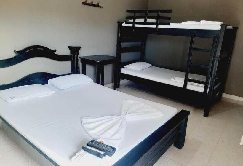 Piscina Y Hotel Cubides Curumani