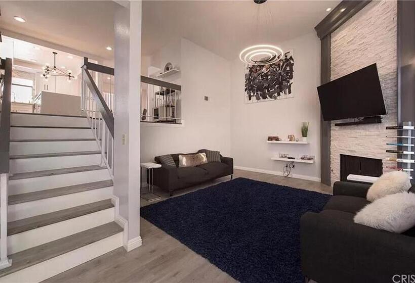 Private Room In Beautiful Modern Calabasas Townhouse