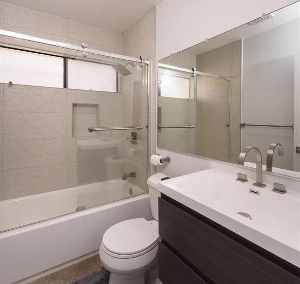 Private Room In Beautiful Modern Calabasas Townhouse