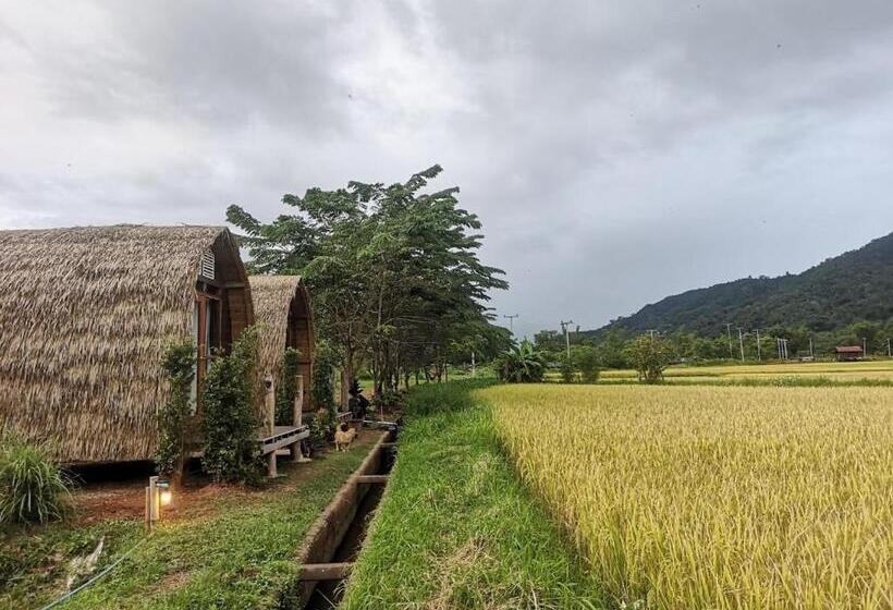 리조트 Panakluea Cottage & Crafts   พนาเกลือ