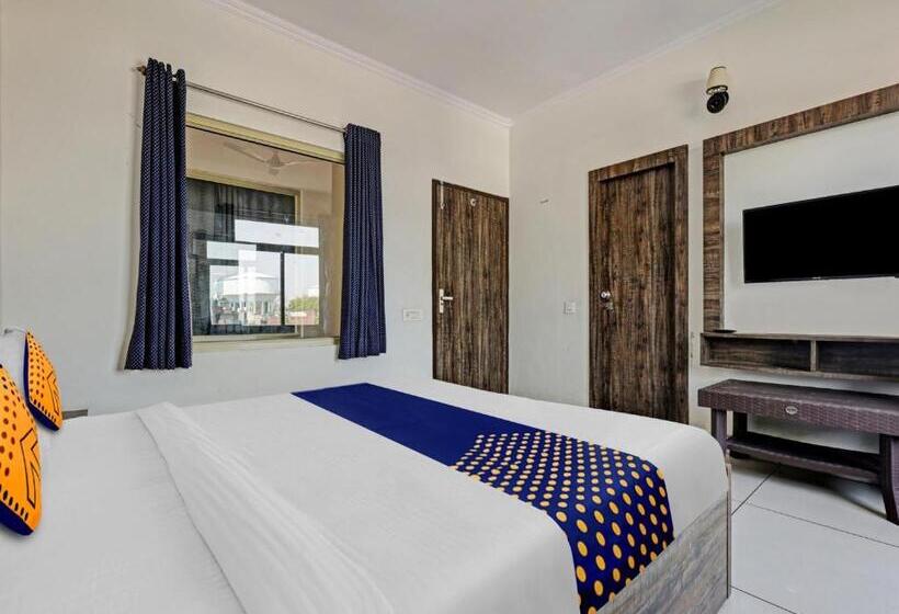 Spot On 81139 Hotel Pearl Inn