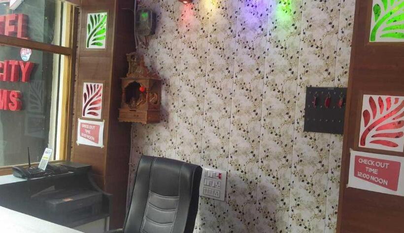 Spot On Hotel The City Rooms