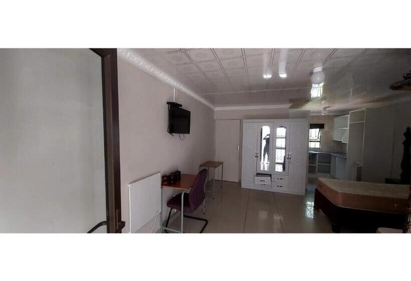 هاستل Cofutime Backpackers