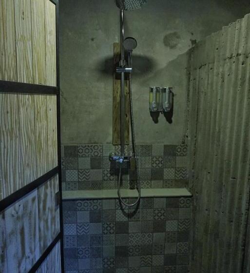 הוסטל Dormitory At Semadi Living