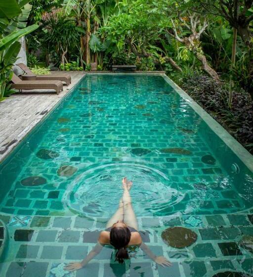 הוסטל Dormitory At Semadi Living