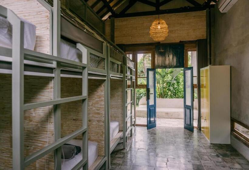 הוסטל Dormitory At Semadi Living