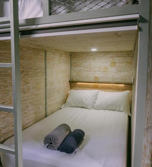 旅馆 Dormitory At Semadi Living