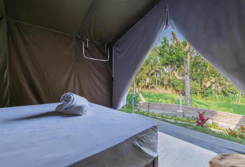 Общежитие Kubu Selat Villa And Glamping